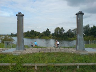 Unterwegs auf dem Altm&uuml;hltal-Radweg: Radler am Altm&uuml;hl&uuml;berleiter