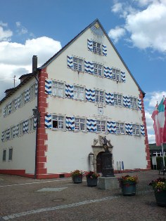 Rathaus in M&ouml;hringen, Donau-Radweg